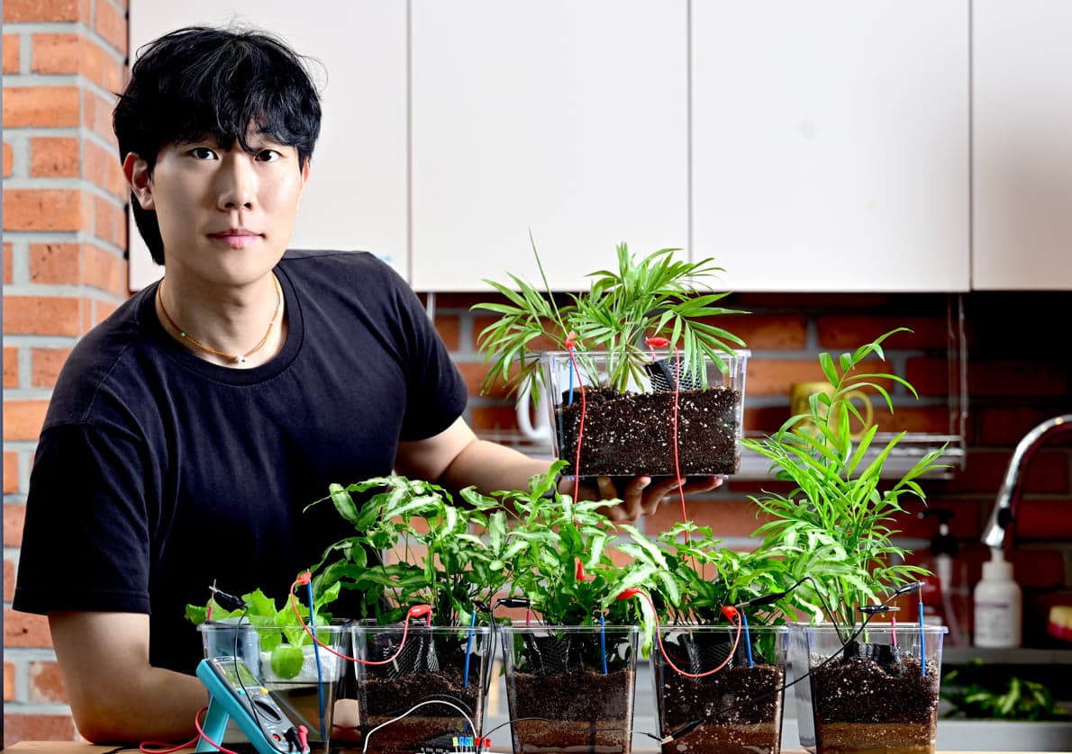 [2025 서울대학교 캠퍼스타운 스타트업 CEO] 식물과 토양 속 미생물을 활용해 전기 생산 에너지 솔루션을 개발하는 기업 ‘파이스피어’ 